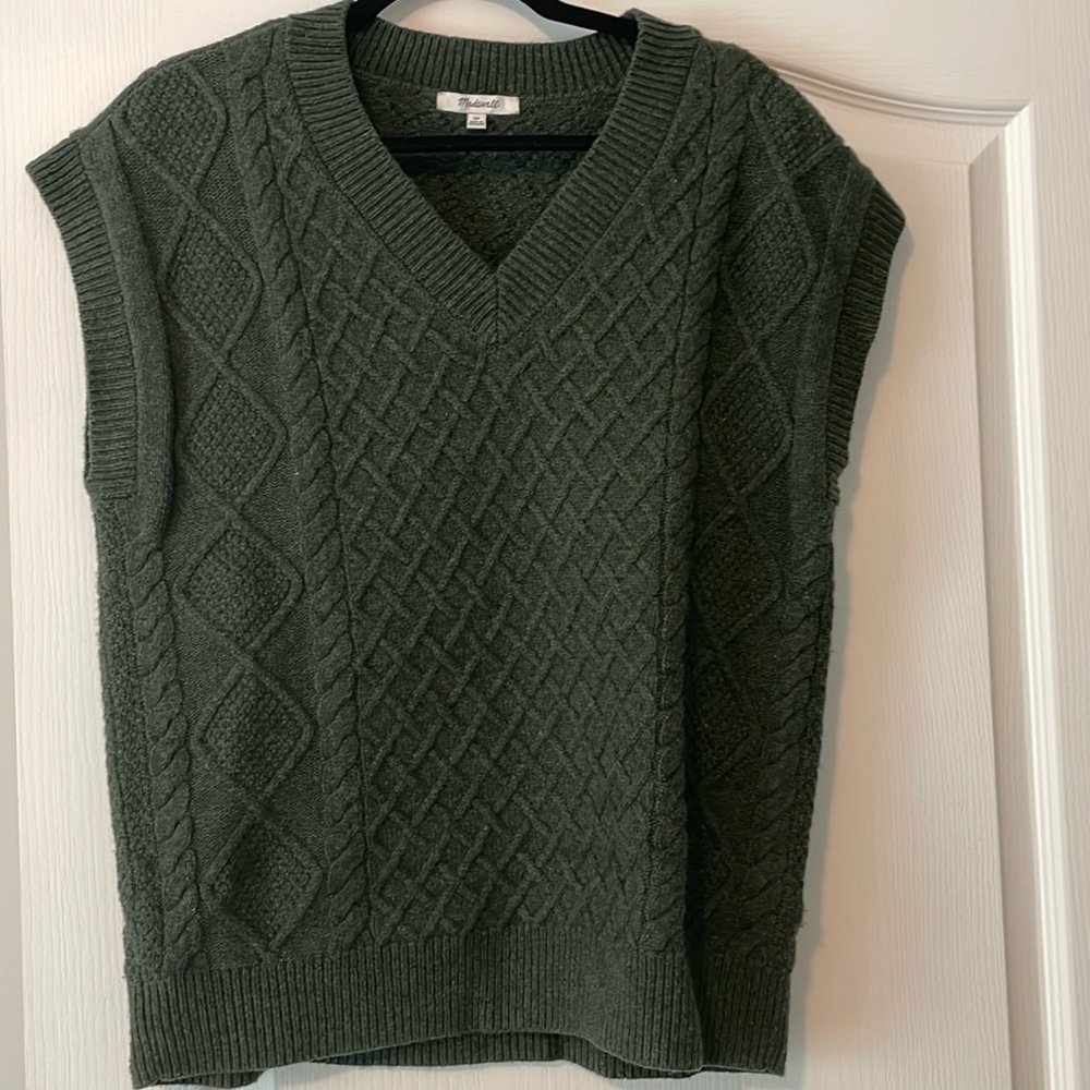 Madewell Cable Knit sweater vest in forest heather green